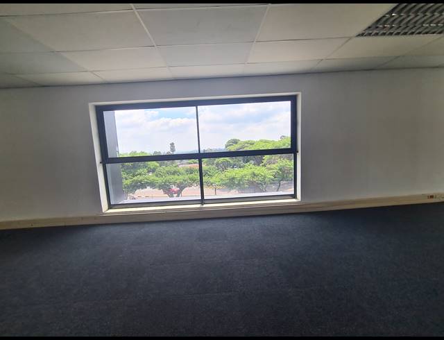 586M² OFFICE TO LET IN VORNA VALLEY